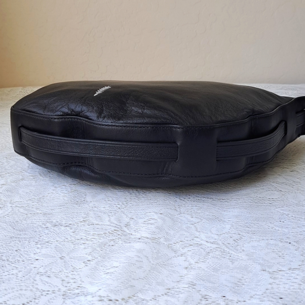 📢Sold‼️ Thacker New York Black Leather Sling Half Moon Hobo Crossbody Bag - Picture 8 of 15